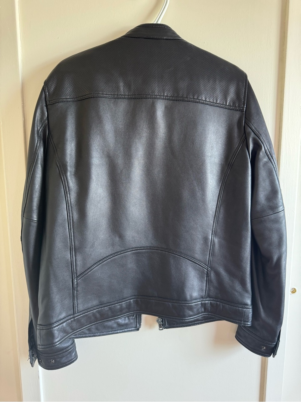 Michael Kors Black Leather Quilted-Shoulder Bomber Jacket with Zip Pockets - Picture 5 of 8